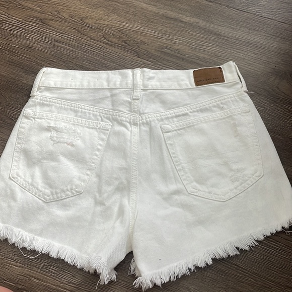 White American eagle shorts. Size 2 - Picture 2 of 2
